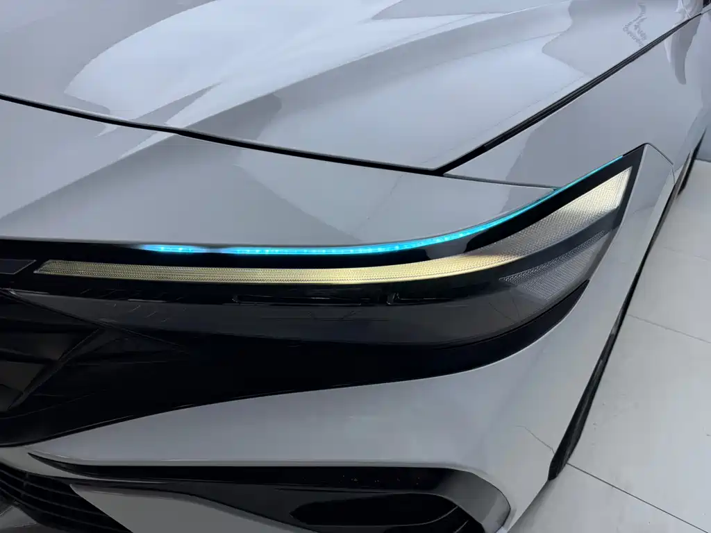 Elantra 2023 1.5L CVT LUX Prestige Edition