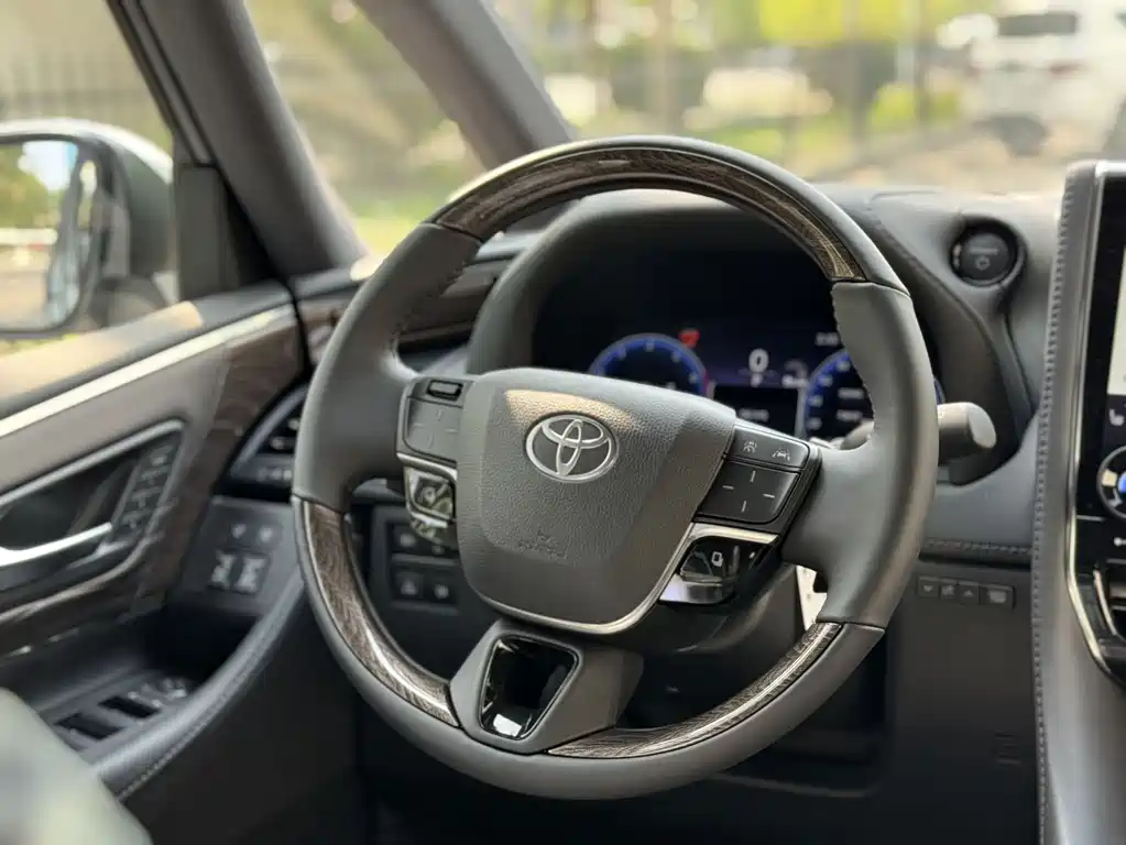 Alphard 2025款 Hybrid 2.5L Premium Gold Edition