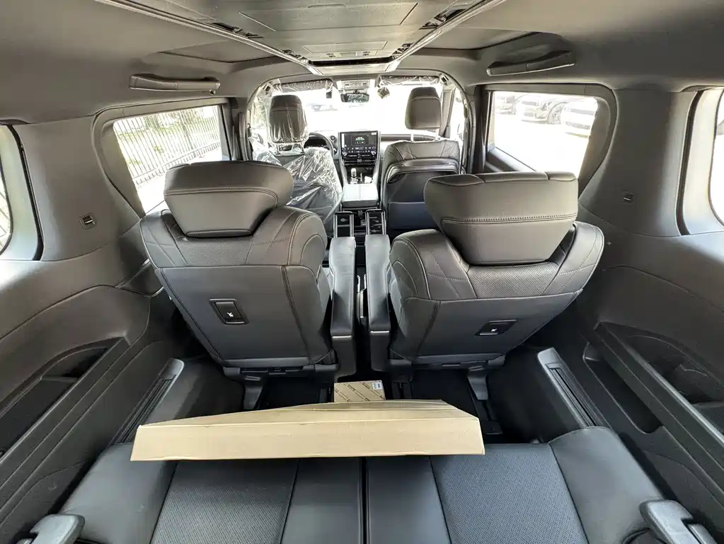 Alphard 2025款 Hybrid 2.5L Premium Gold Edition