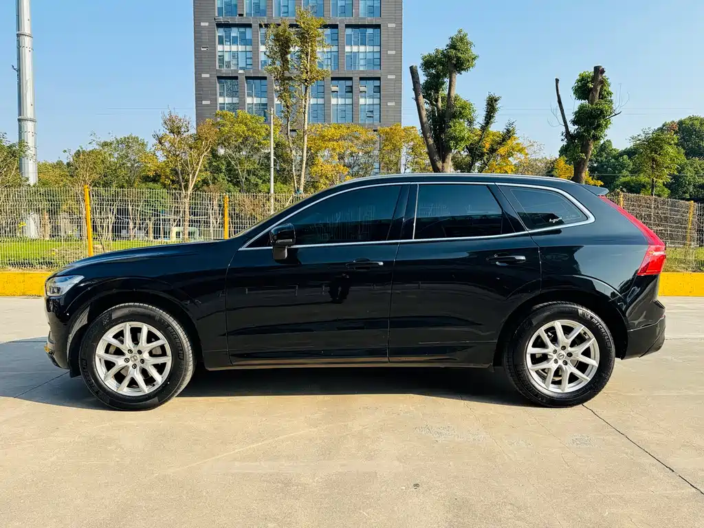 Volvo XC60 2019 T5 AWD Momentum Edition Euro VI