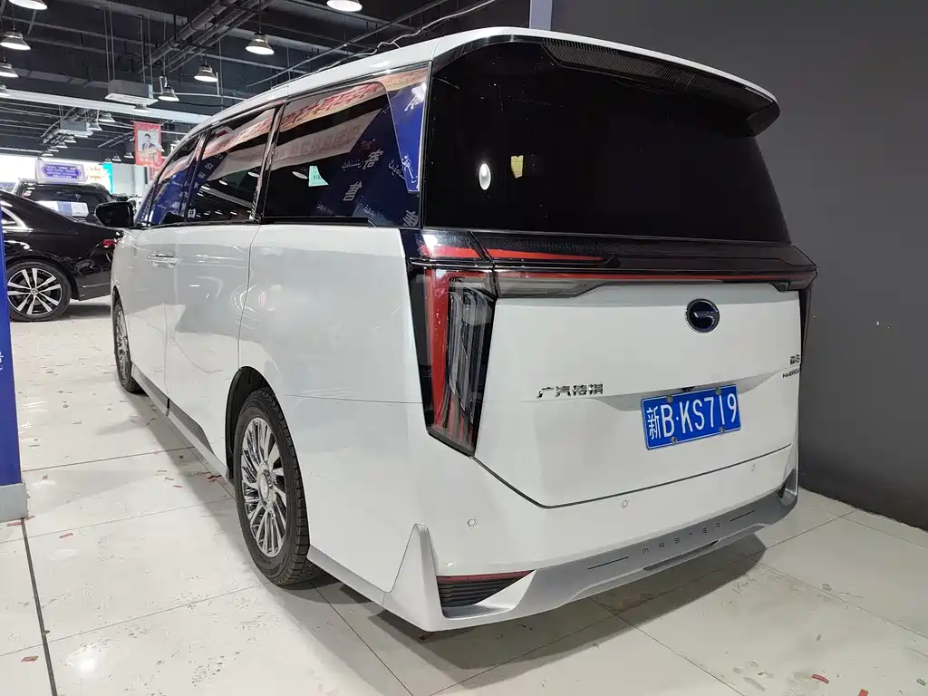 传祺M8 2023款 宗师系列 双擎 旗舰版