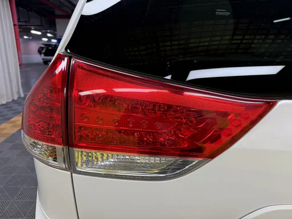 SIENNA 2015 3.5L 2WD LE
