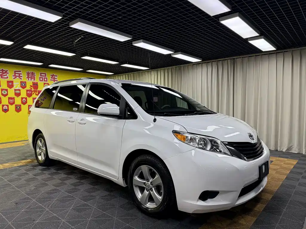 SIENNA 2015 3.5L 2WD LE