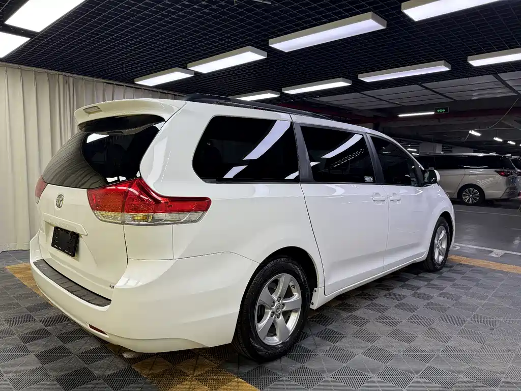 SIENNA 2015 3.5L 2WD LE