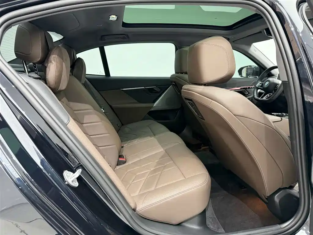 BMW 5 Series 2025 525Li M Sport Package