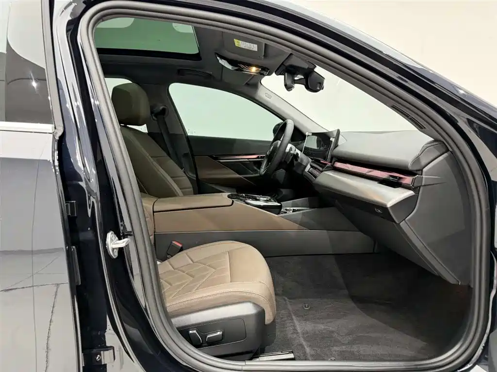 BMW 5 Series 2025 525Li M Sport Package