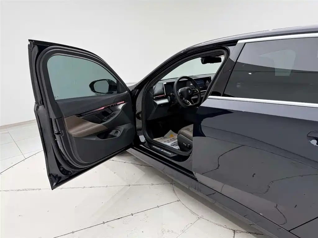 BMW 5 Series 2025 525Li M Sport Package
