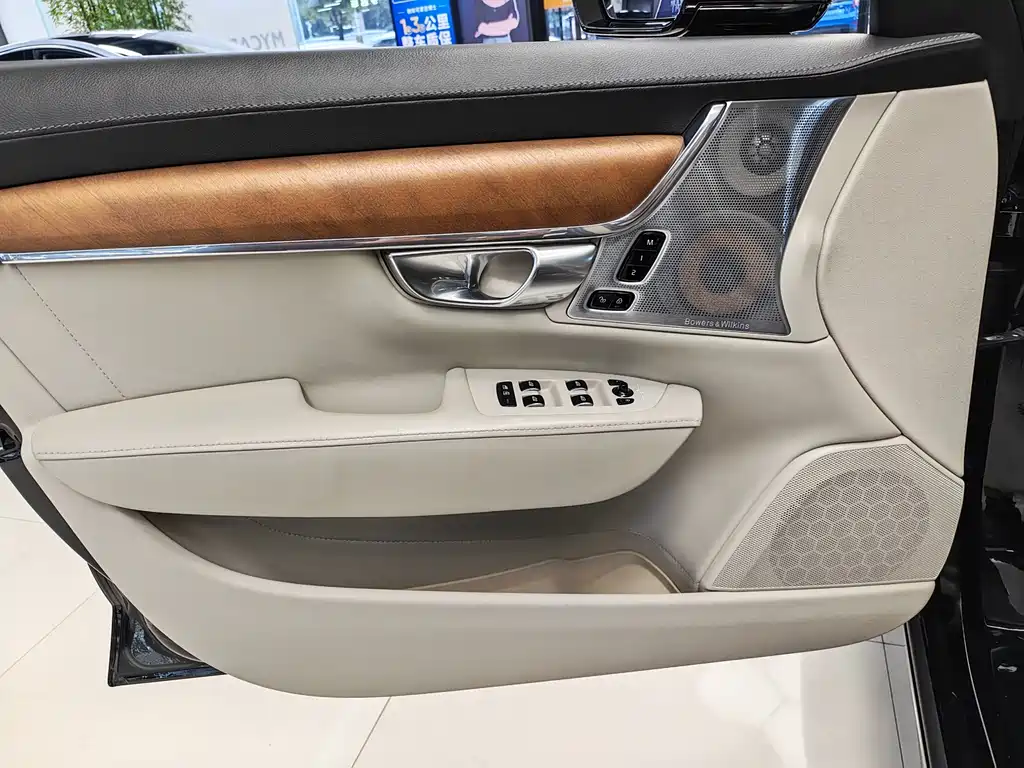 Volvo S90 Plug-in Hybrid 2019 T8 E-AWD Prestige Edition 3-seat National VI