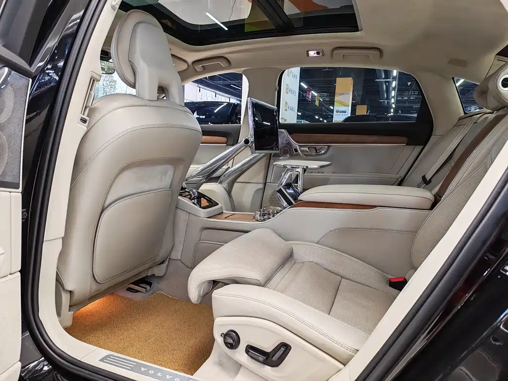 Volvo S90 Plug-in Hybrid 2019 T8 E-AWD Prestige Edition 3-seat National VI