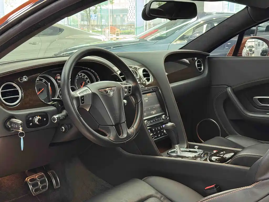 Audi A8 2012 4.0T GT V8