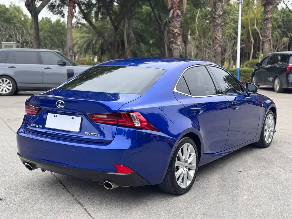 Lexus IS 2015 200t F SPORT