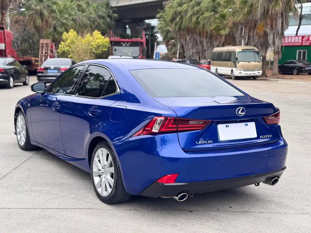 Lexus IS 2015 200t F SPORT