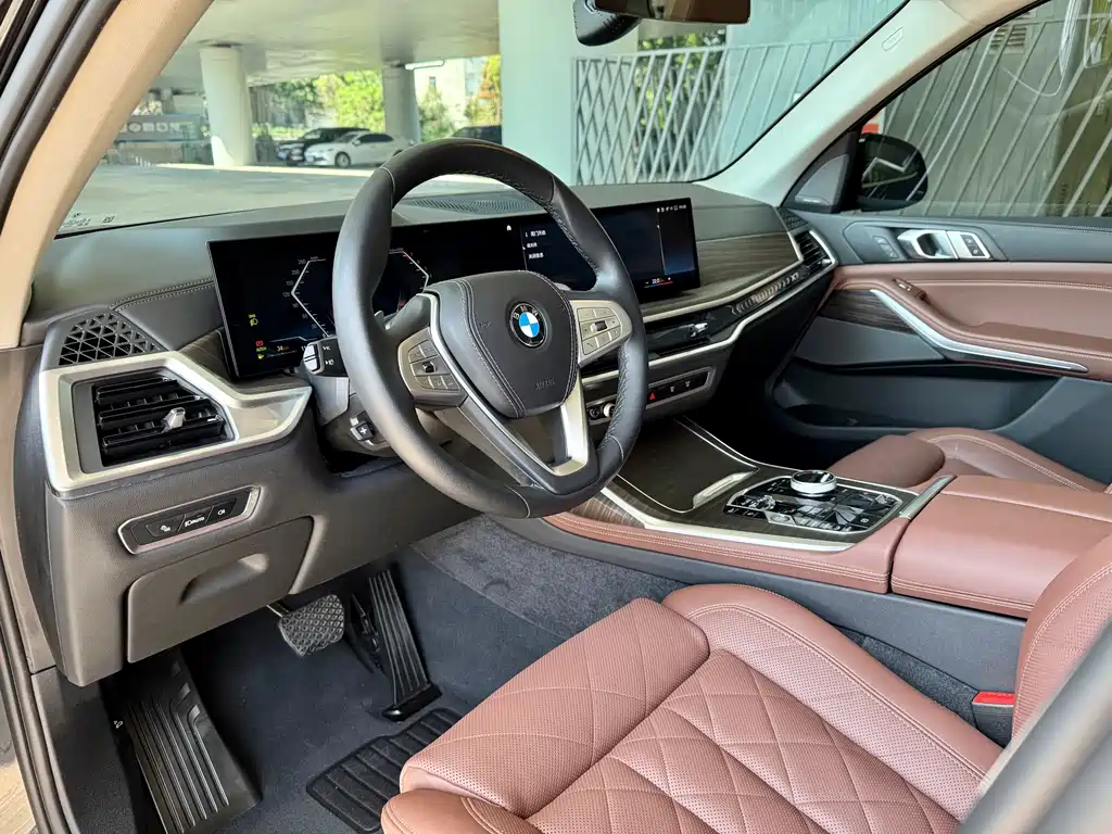 BMW X7 2023 xDrive40i Leading Luxury Package