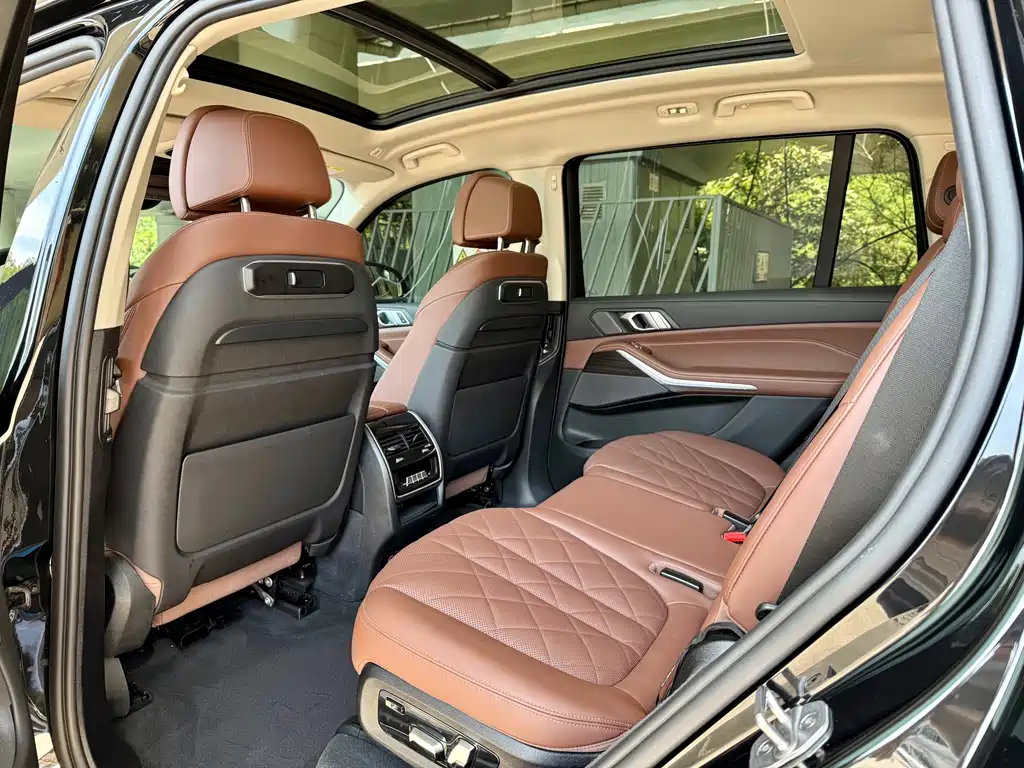 BMW X7 2023 xDrive40i Leading Luxury Package