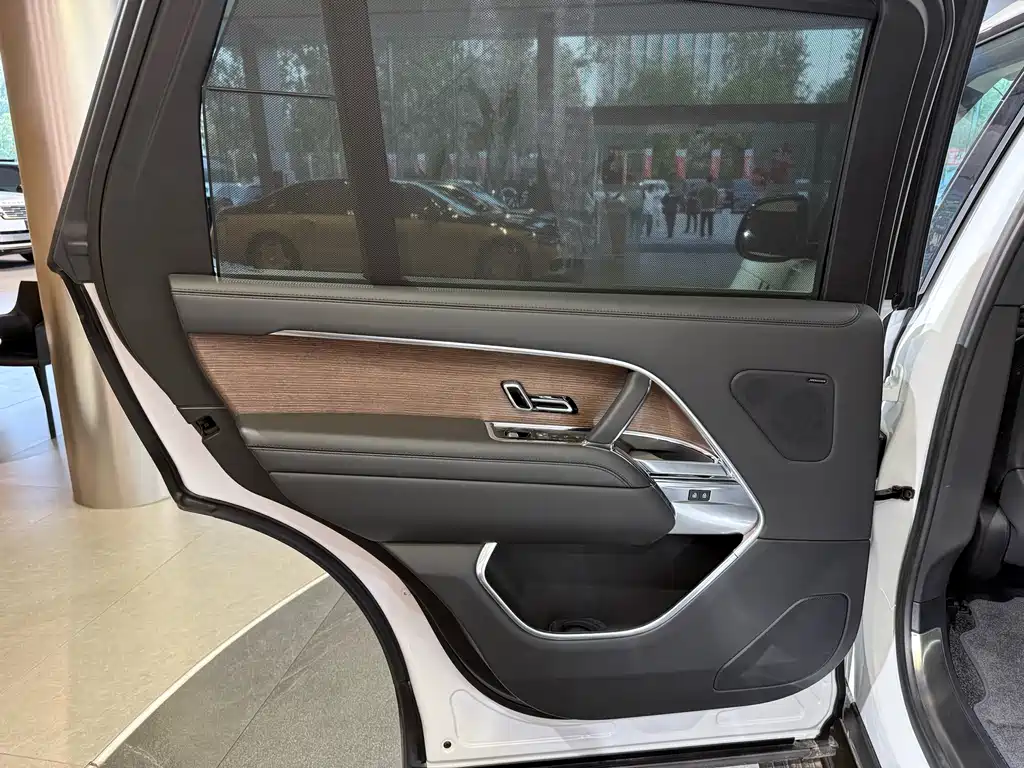 Range Rover 2024 Edition 3.0 L6 400PS Grand Extended Version