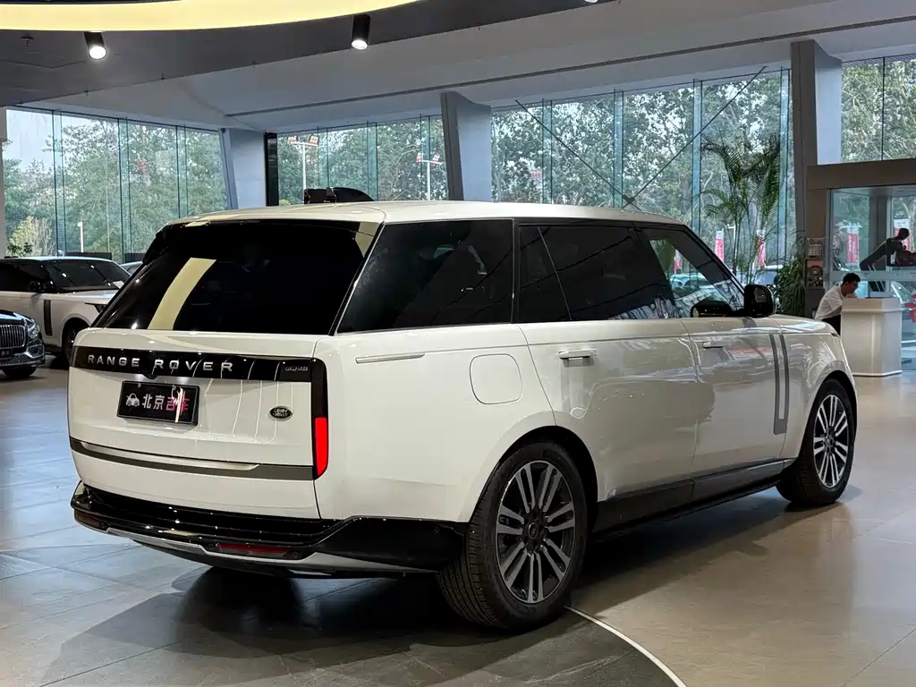Range Rover 2024 Edition 3.0 L6 400PS Grand Extended Version