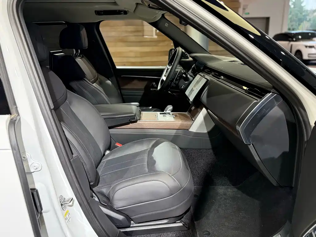 Range Rover 2024 Edition 3.0 L6 400PS Grand Extended Version