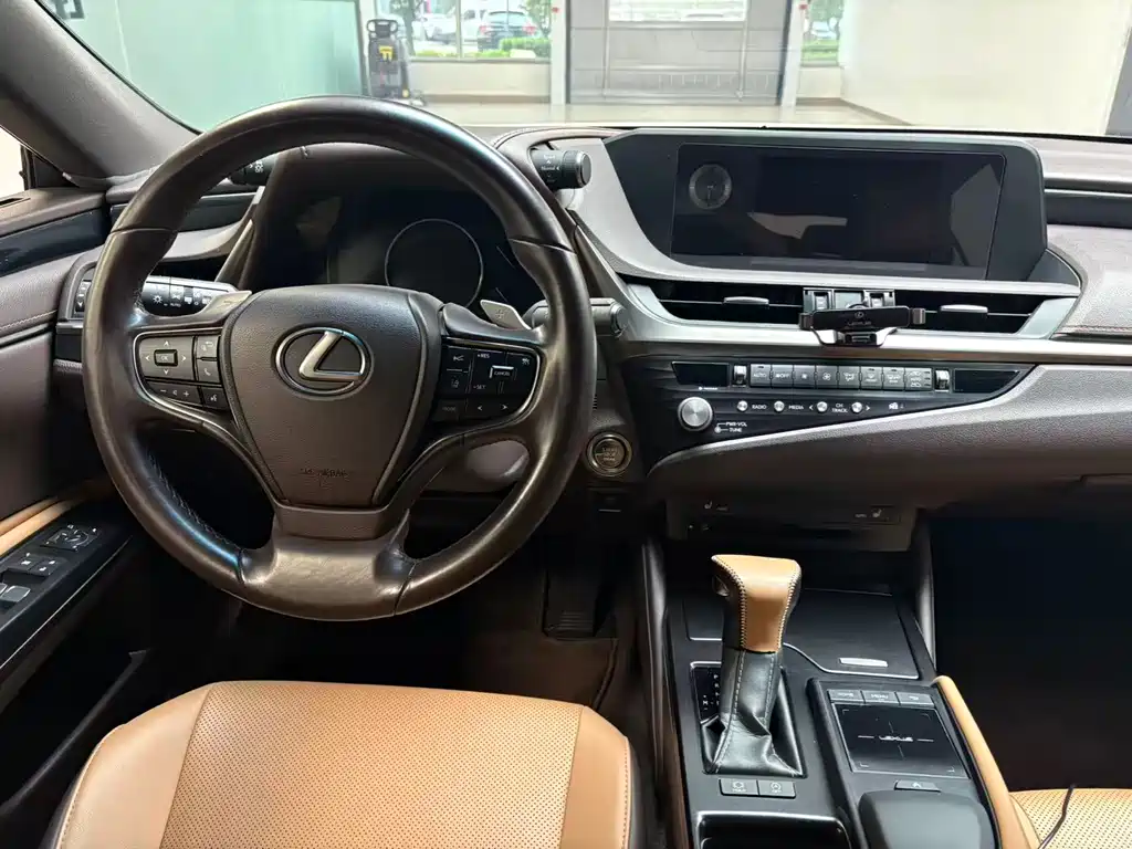 Lexus ES 2020 200 Excellence Edition