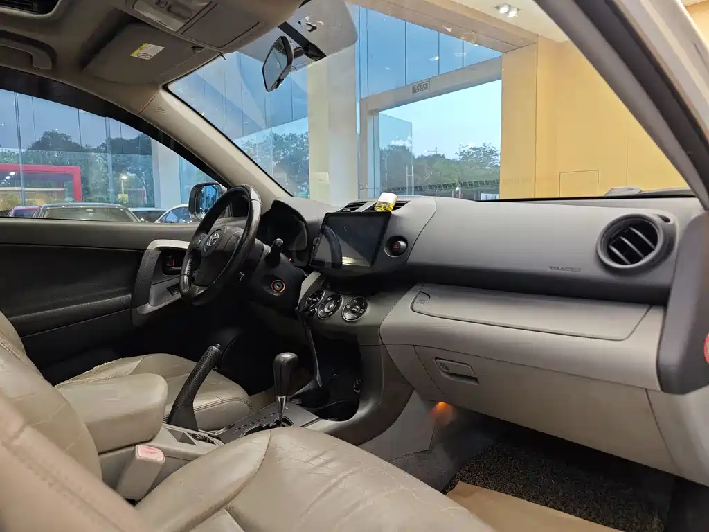 RAV4 2009 Luxury Automatic Edition
