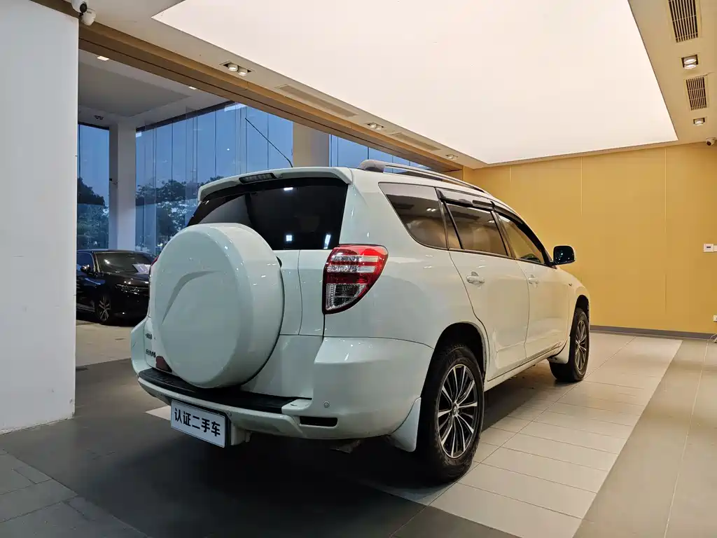RAV4 2009 Luxury Automatic Edition