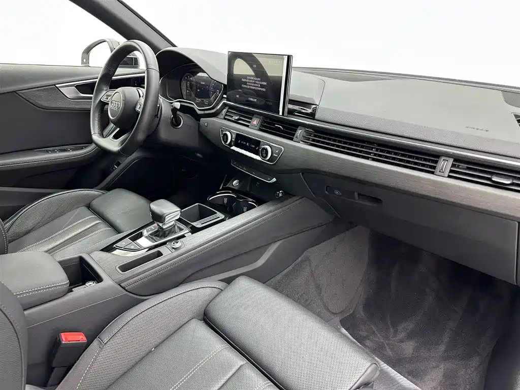 Audi A4L 2023 40 TFSI Luxury Dynamic Edition