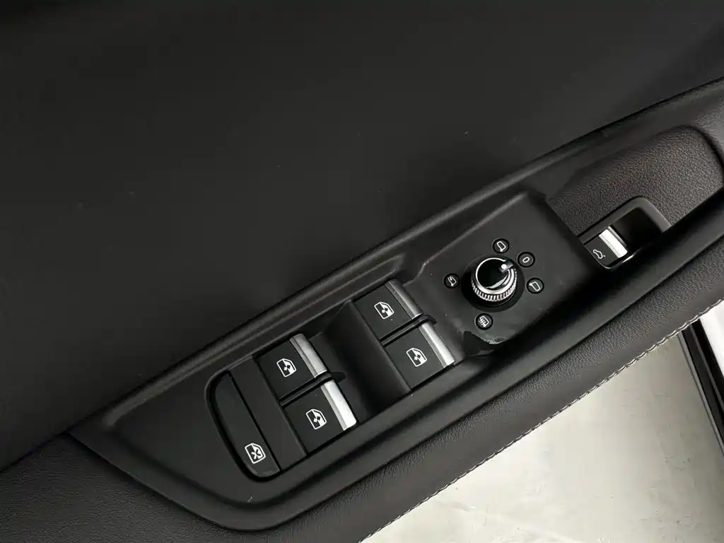 Audi A4L 2023 40 TFSI Luxury Dynamic Edition