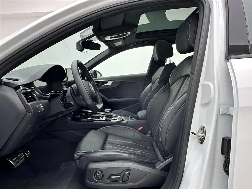 Audi A4L 2023 40 TFSI Luxury Dynamic Edition