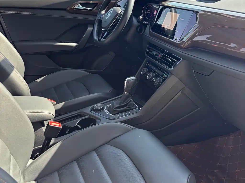 Tou岳 2020款 改款 330TSI 4x4 Flagship Edition Euro VI