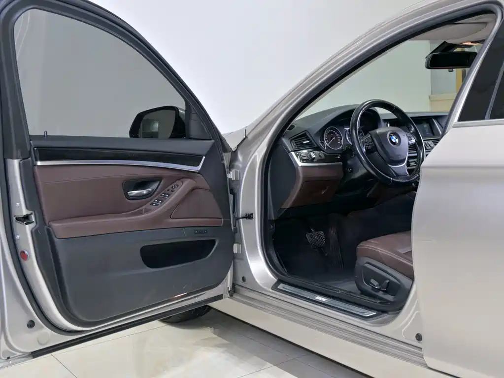 BMW 5 Series 2014 model 525Li Luxury Design Package
