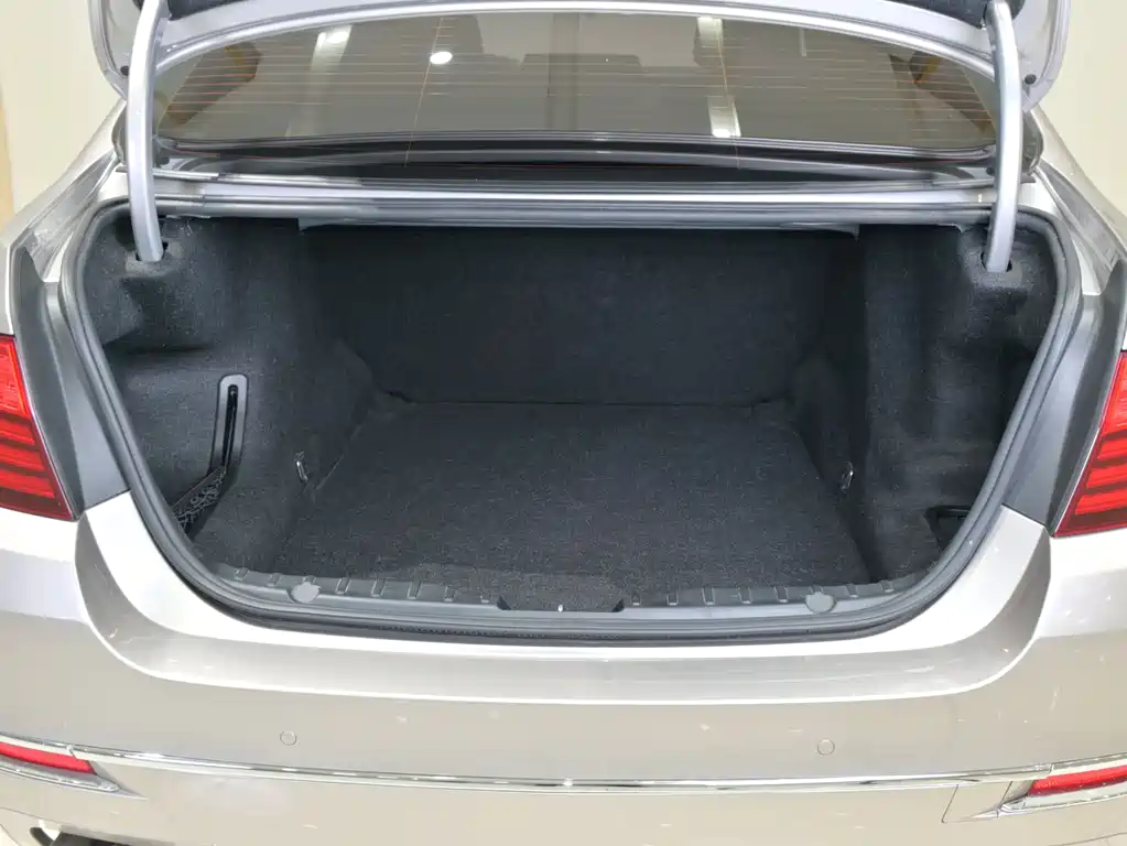 BMW 5 Series 2014 model 525Li Luxury Design Package