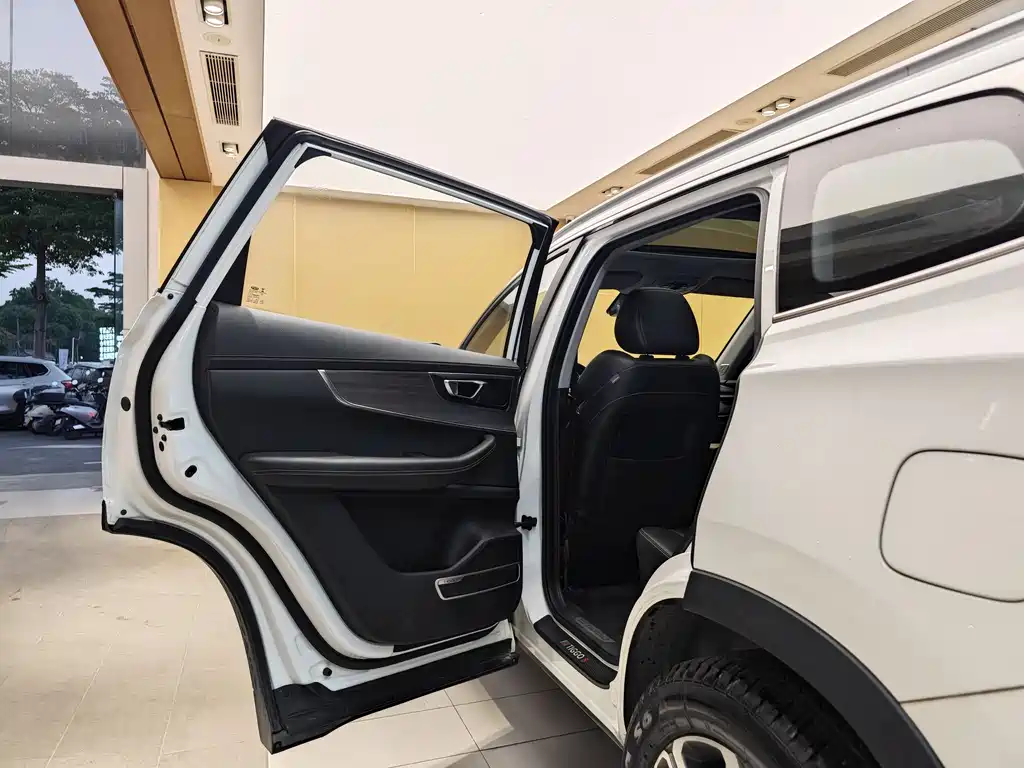 Huayue 8 2019 1.6TGDI Automatic Luxury Edition