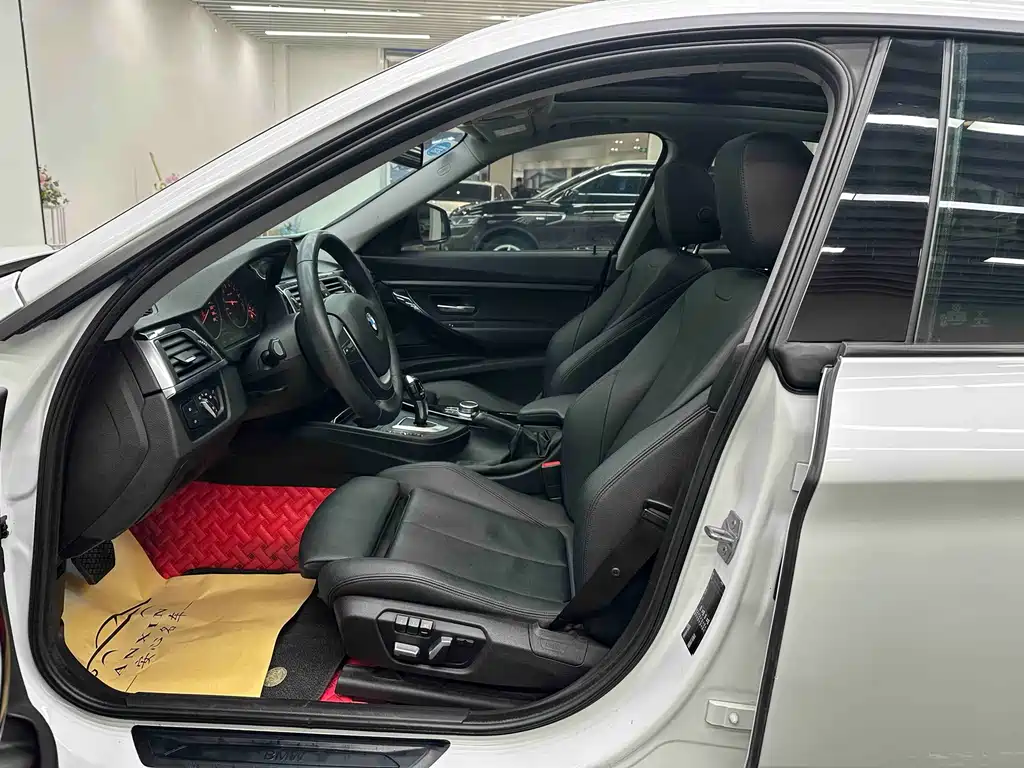 BMW 3 Series GT 2018 320i Sport Line