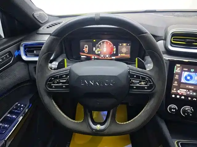 Lynk & Co 03 2022 03+ 2.0TD Automatic Yufeng Edition