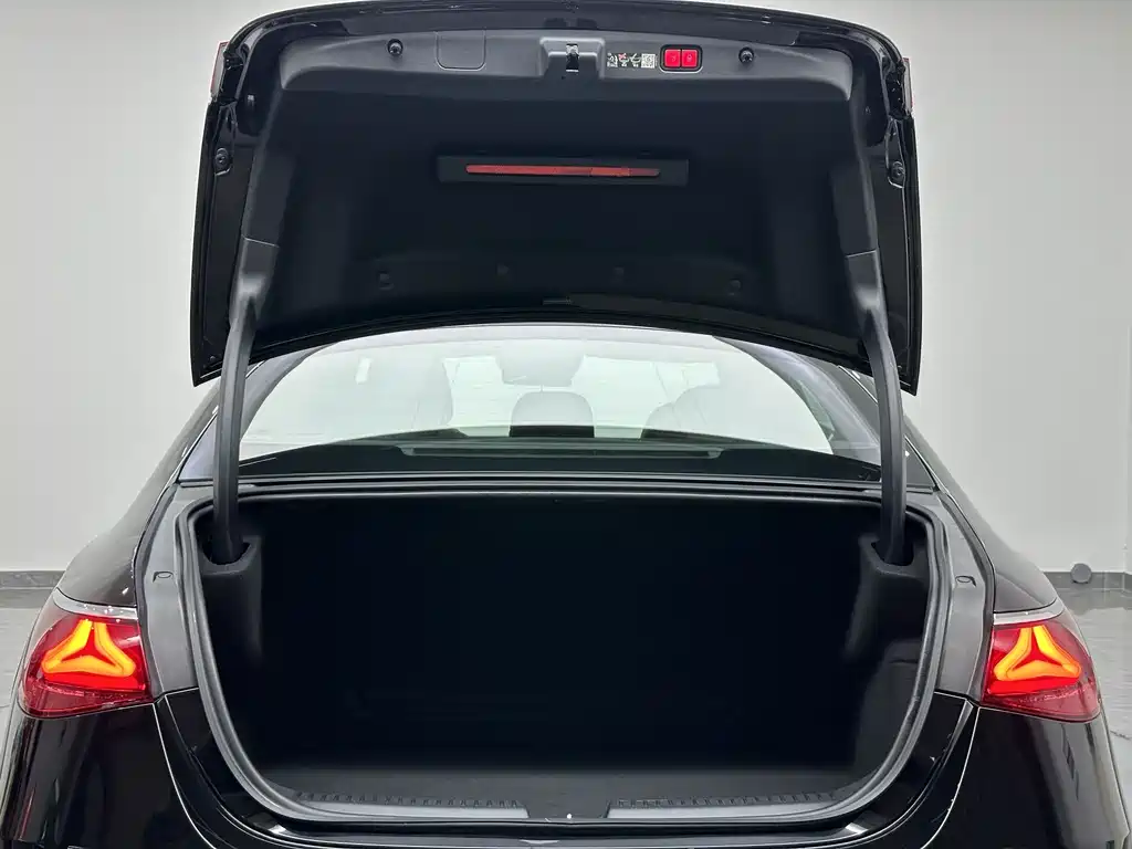 Mercedes-Benz E-Class 2025 E 300 L Fashion Edition