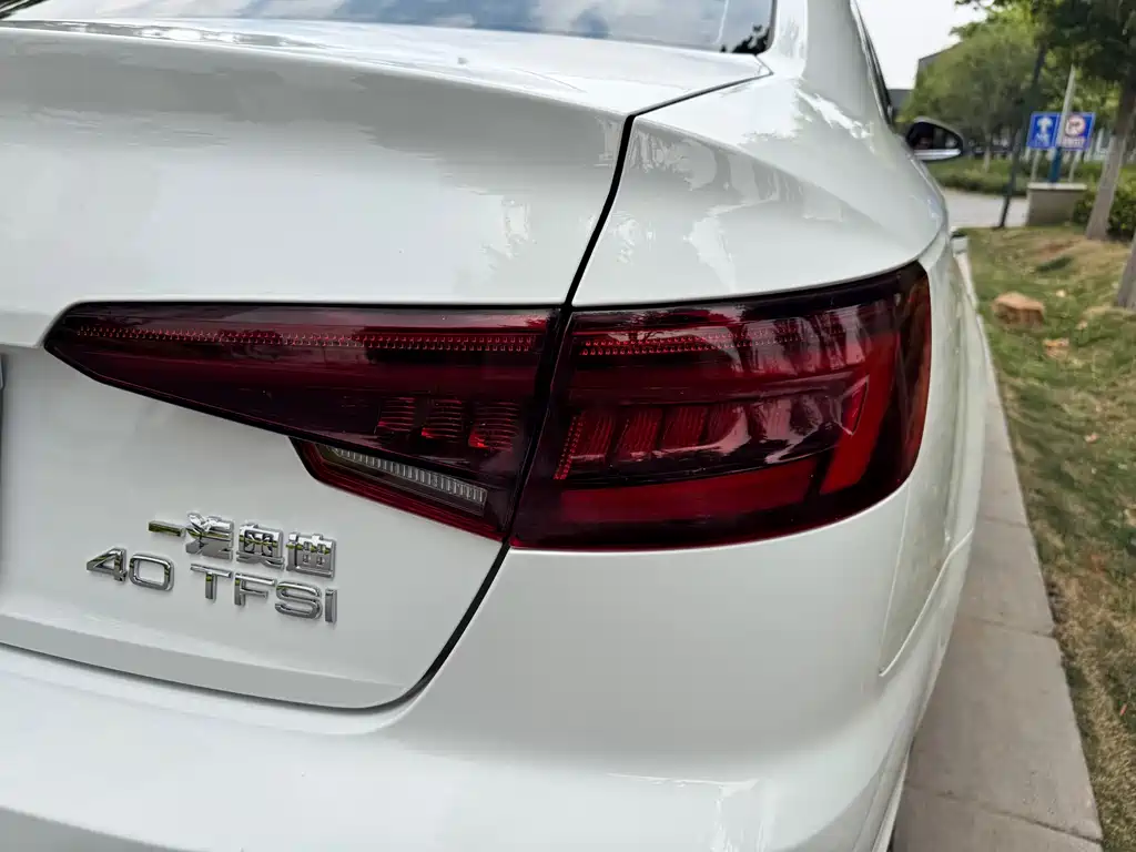 Audi A4L 2019 40 TFSI进取型国V