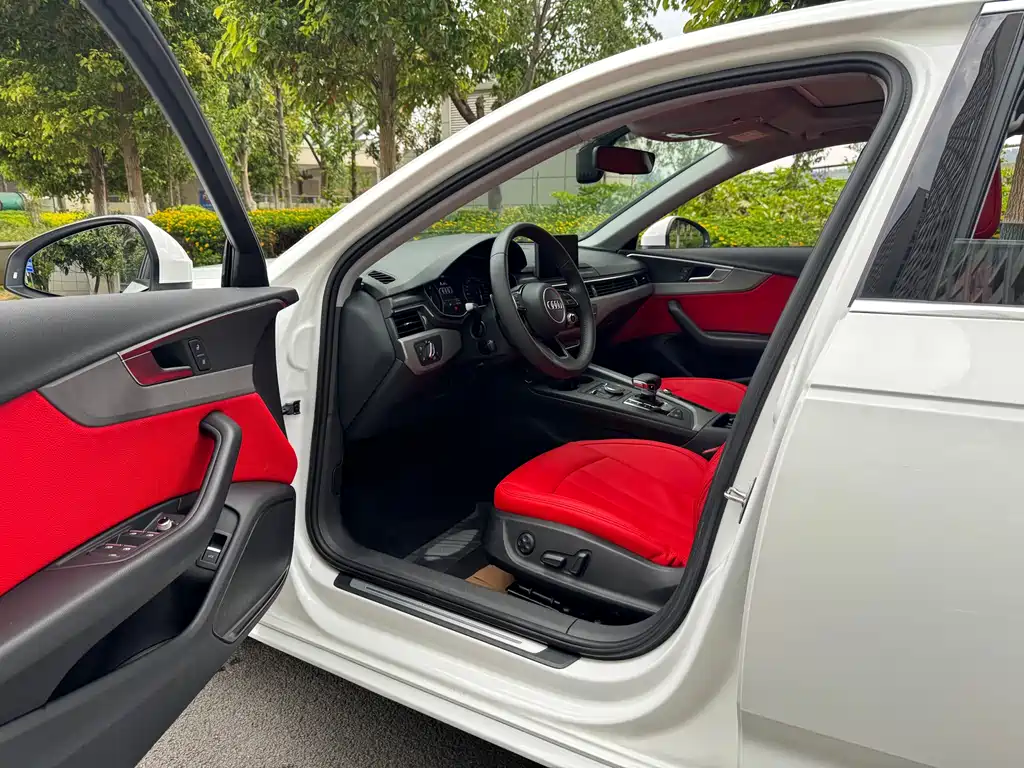 Audi A4L 2019 40 TFSI进取型国V
