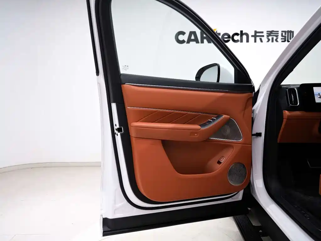 SUV M8 2025 Edition Range-Extended Ultra Version 53.4kWh 5-Seat Version (192-line LiDAR)
