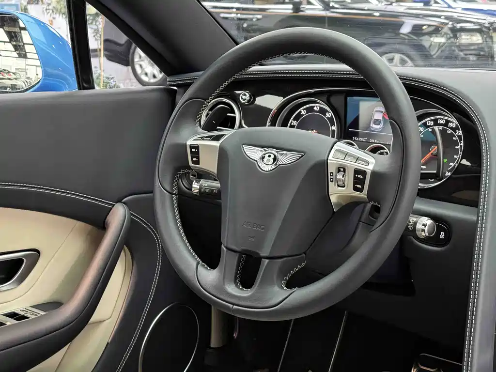 Audi A8 2015 model 4.0T GT V8 standard edition