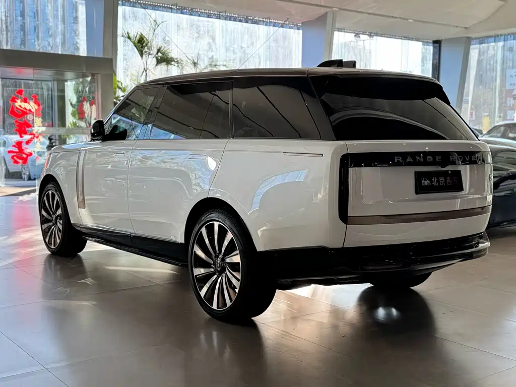 Range Rover 2024 3.0 L6 400PS SV尊荣创世加长版 4座