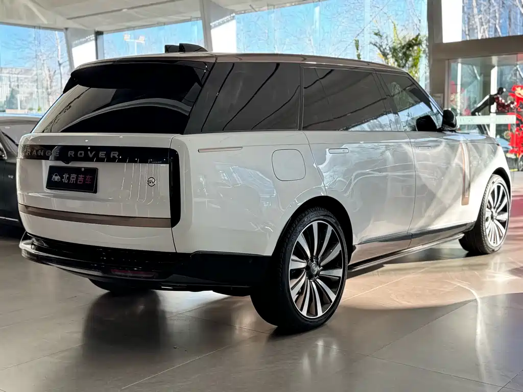 Range Rover 2024 3.0 L6 400PS SV尊荣创世加长版 4座