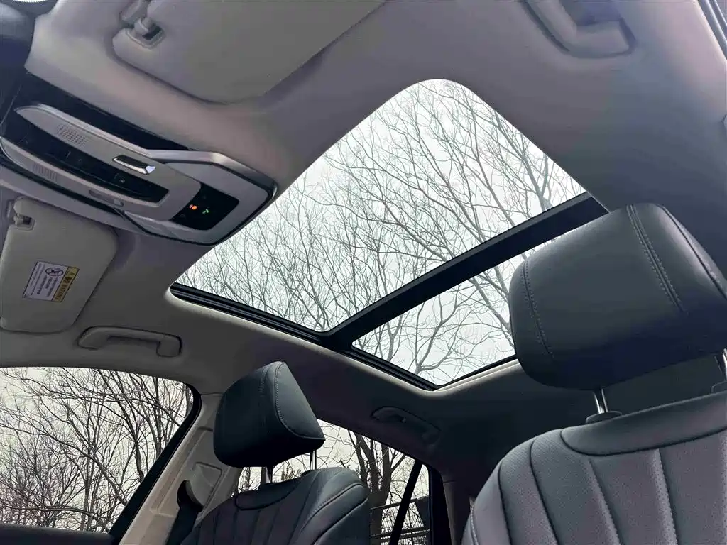 Hongqi H5 2025 Model 2.0T Automatic Qi Chang Edition