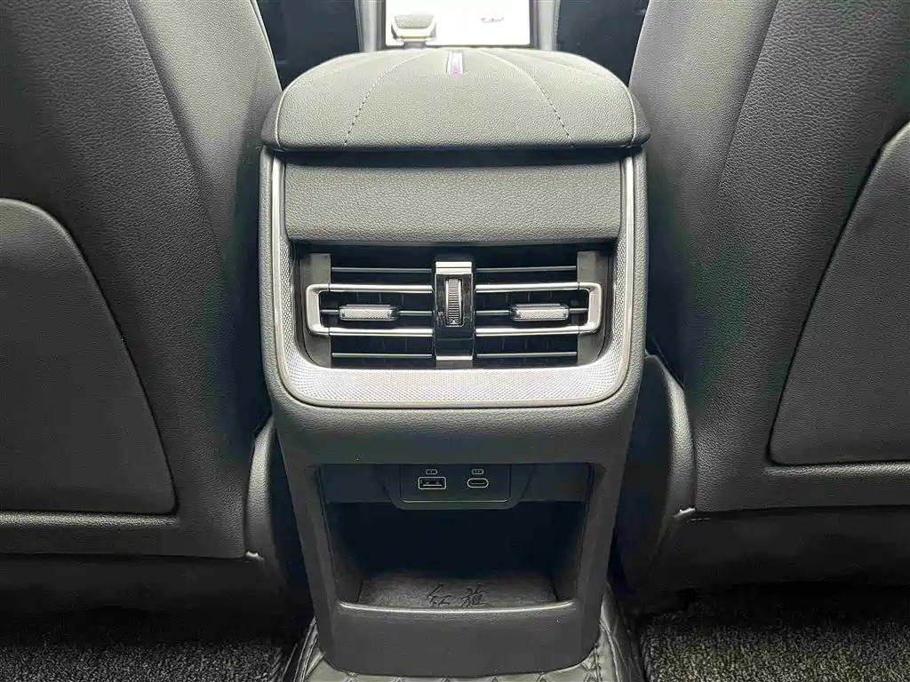 Hongqi H5 2025 Model 2.0T Automatic Qi Chang Edition