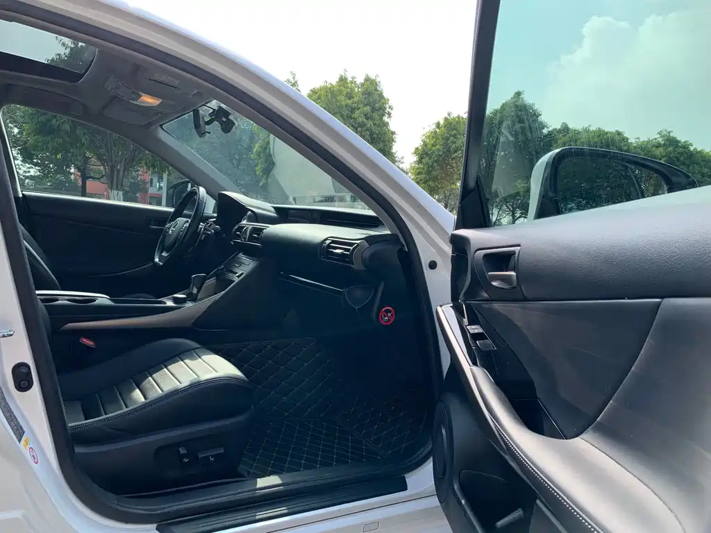 Lexus IS 2017 300 Sport Version