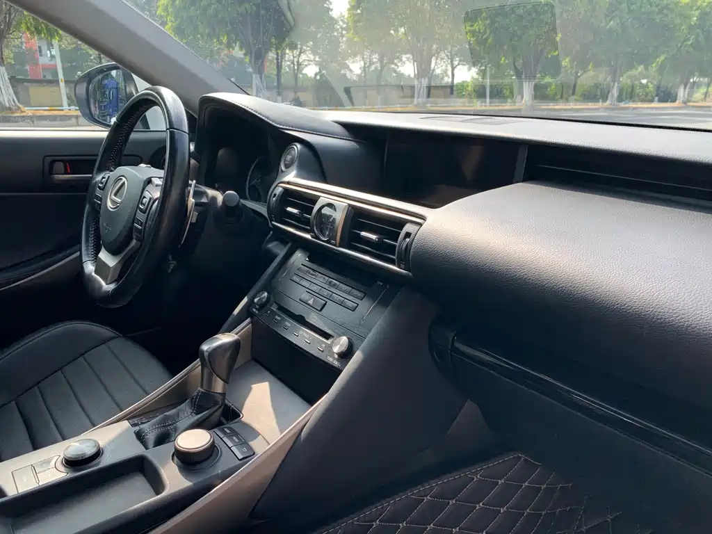 Lexus IS 2017 300 Sport Version