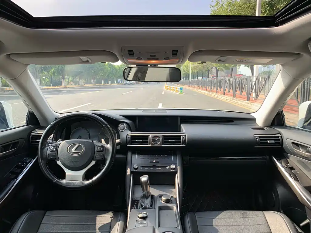 Lexus IS 2017 300 Sport Version