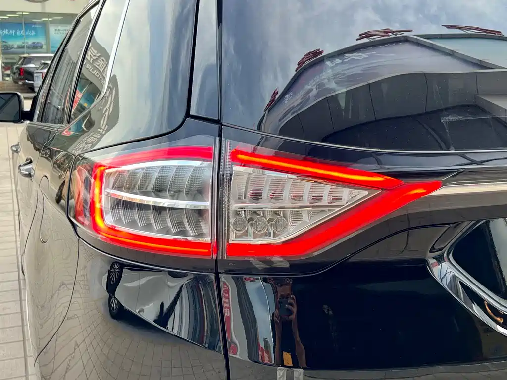 Ford Edge 2018 EcoBoost 245 2WD Luxury 7-seater National VI