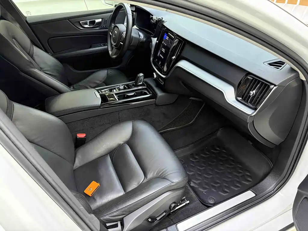 Volvo S60 Plug-in Hybrid 2021 T8 E-AWD Intelligent Luxury Edition