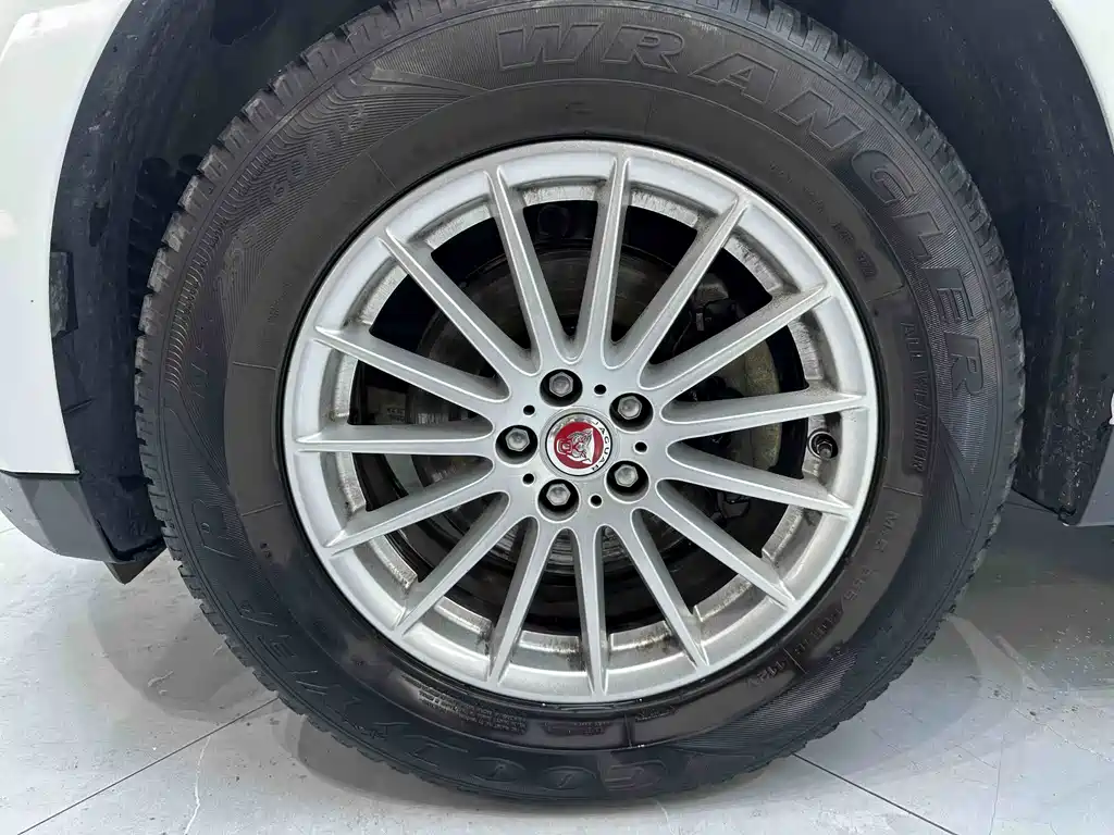 Jaguar F-PACE 2018 2.0T All-Wheel Drive Urban Luxury Edition