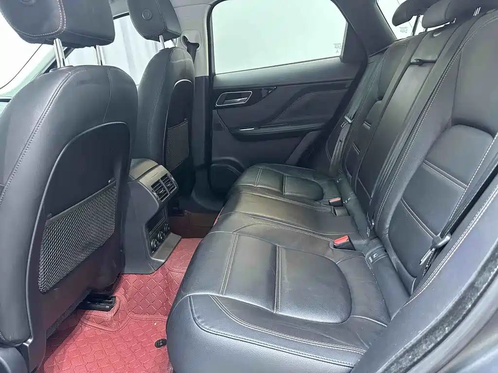 Jaguar F-PACE 2018 2.0T All-Wheel Drive Urban Luxury Edition