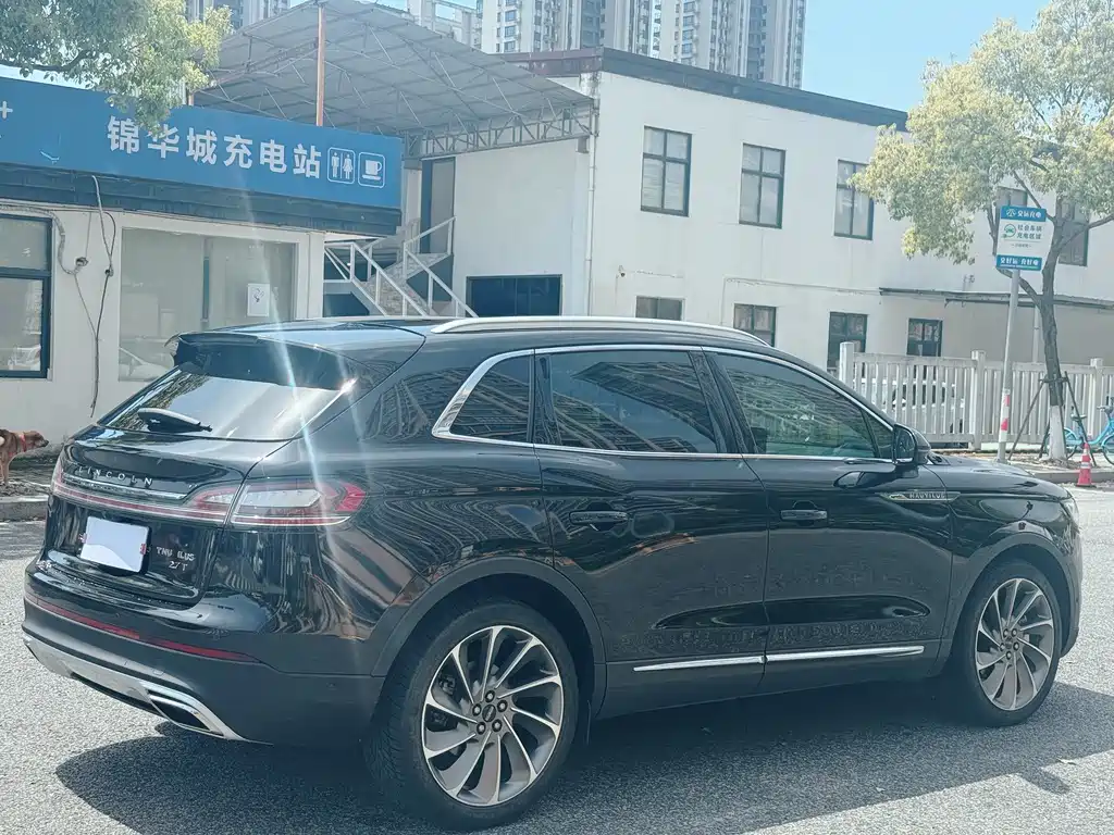 Navigator 2022 2.7T AWD Premium Edition